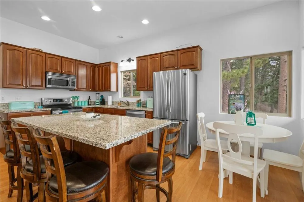 38634 Shore Drive Fawnskin, CA 92333