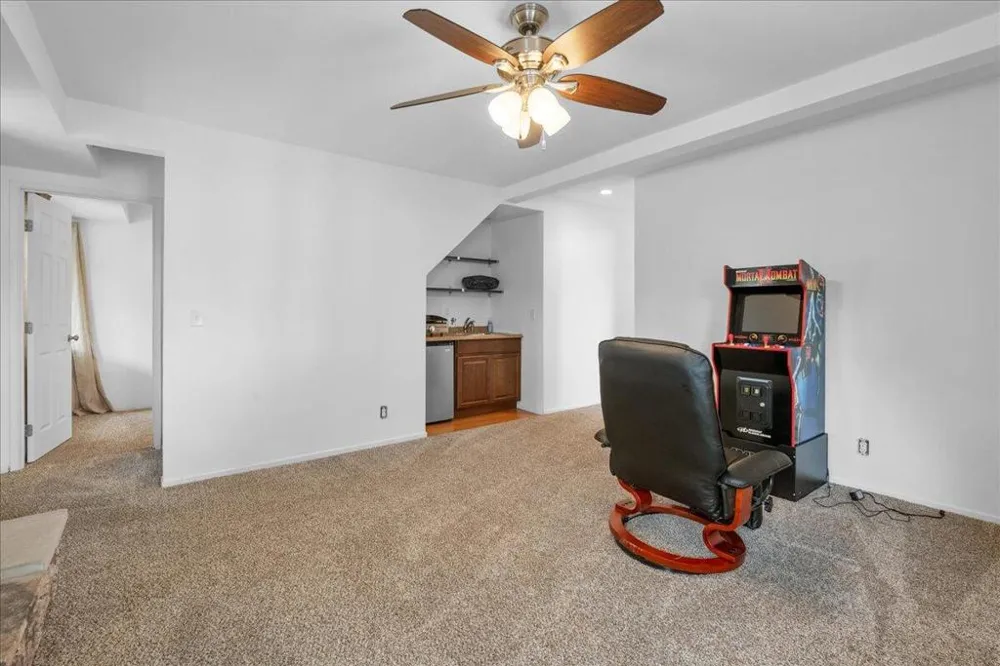 38634 Shore Drive Fawnskin, CA 92333