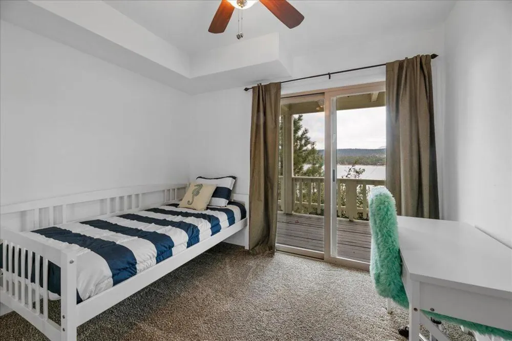 38634 Shore Drive Fawnskin, CA 92333