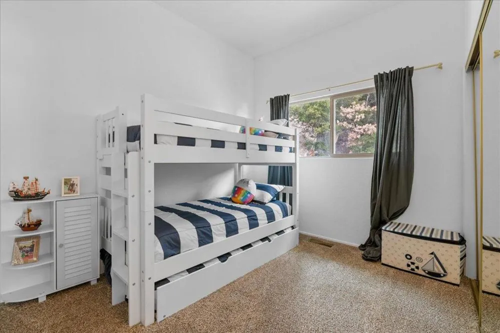 38634 Shore Drive Fawnskin, CA 92333