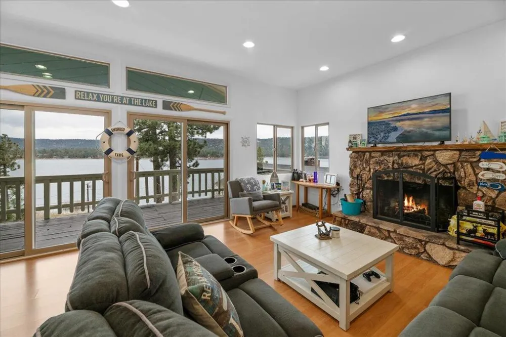 38634 Shore Drive Fawnskin, CA 92333