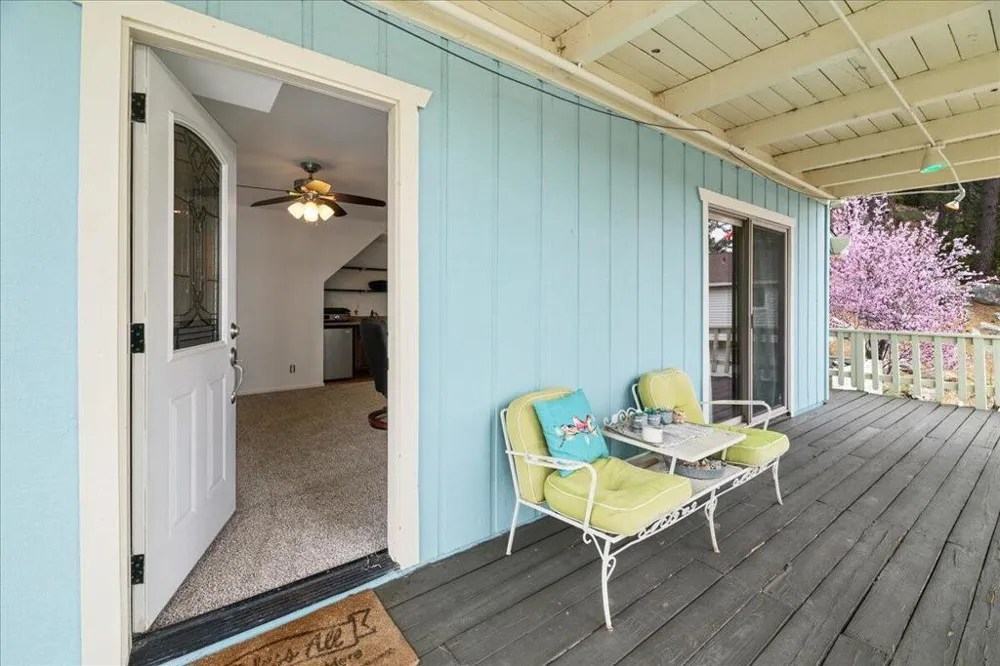 38634 Shore Drive Fawnskin, CA 92333