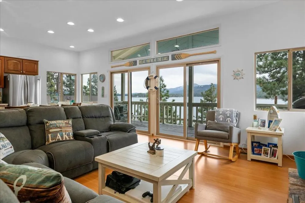 38634 Shore Drive Fawnskin, CA 92333