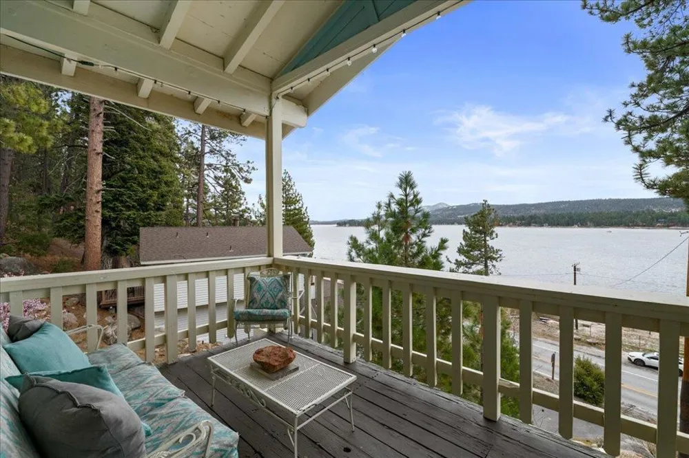 38634 Shore Drive Fawnskin, CA 92333