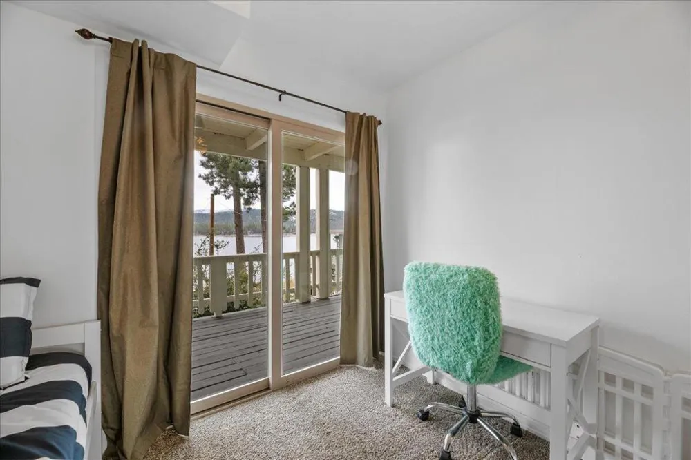38634 Shore Drive Fawnskin, CA 92333