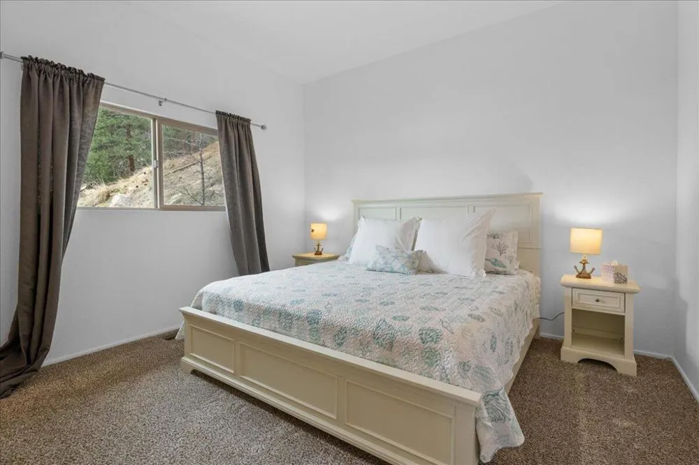 38634 Shore Drive Fawnskin, CA 92333