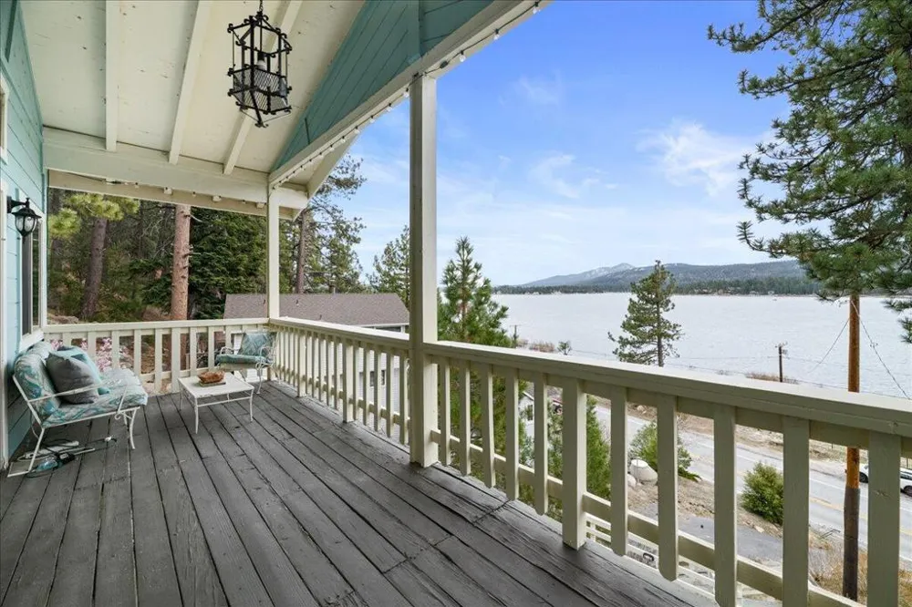 38634 Shore Drive Fawnskin, CA 92333