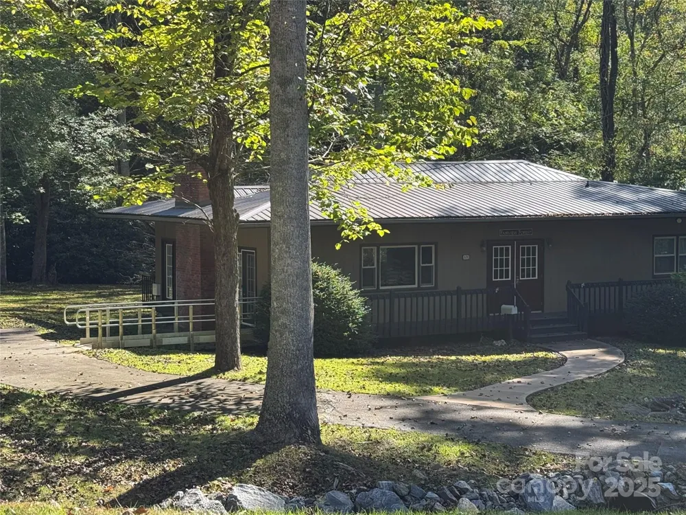 999 Red Oak Forest Road Fairview, NC 28730