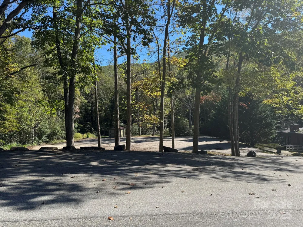 999 Red Oak Forest Road Fairview, NC 28730