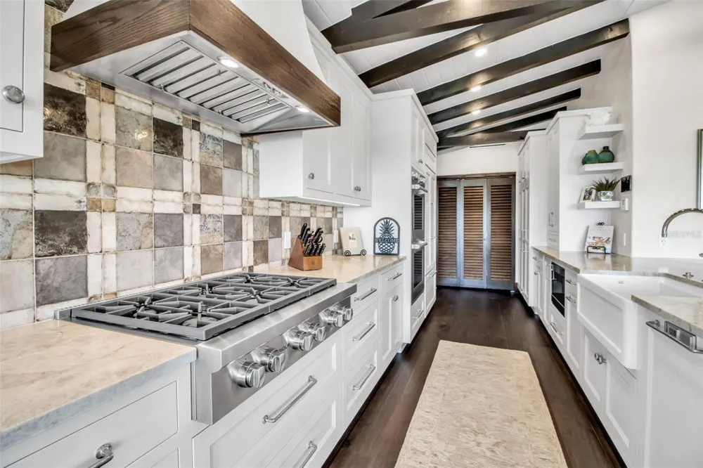 121 CASEY KEY ROAD Osprey, FL 34229