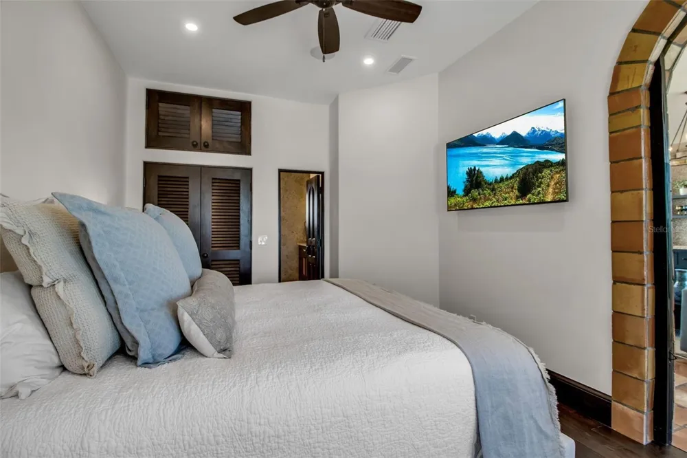 121 CASEY KEY ROAD Osprey, FL 34229