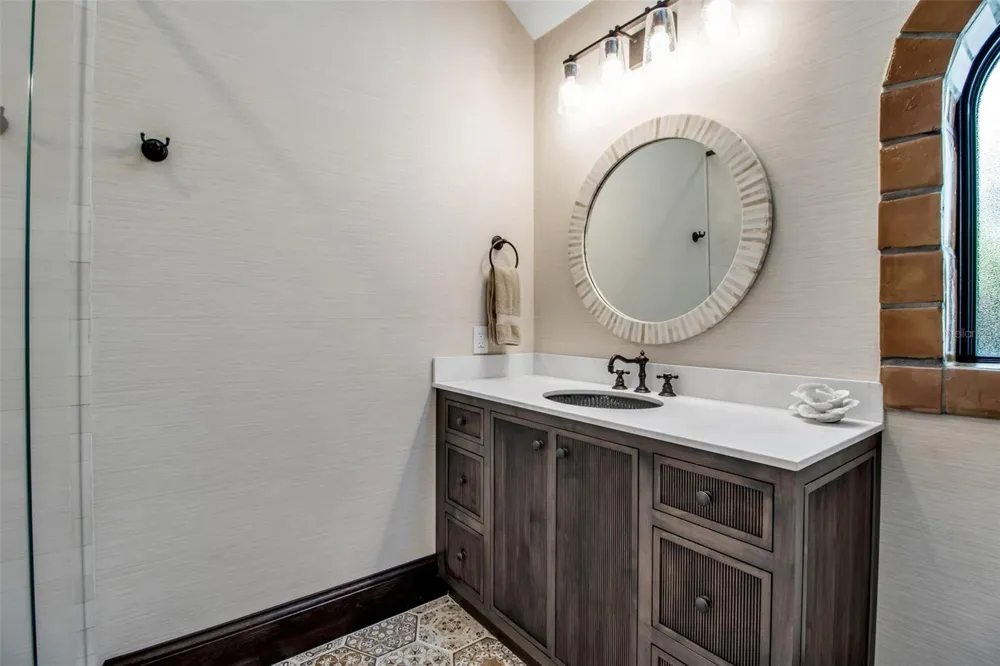 121 CASEY KEY ROAD Osprey, FL 34229