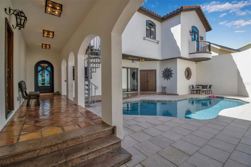 121 CASEY KEY ROAD Osprey, FL 34229