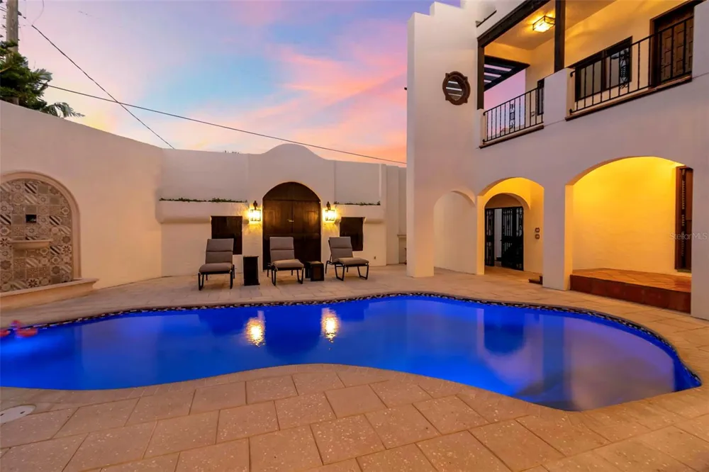 121 CASEY KEY ROAD Osprey, FL 34229