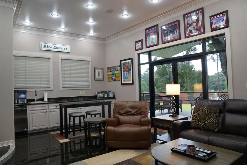 1354 Us Highway 90a Sheridan, TX 77475