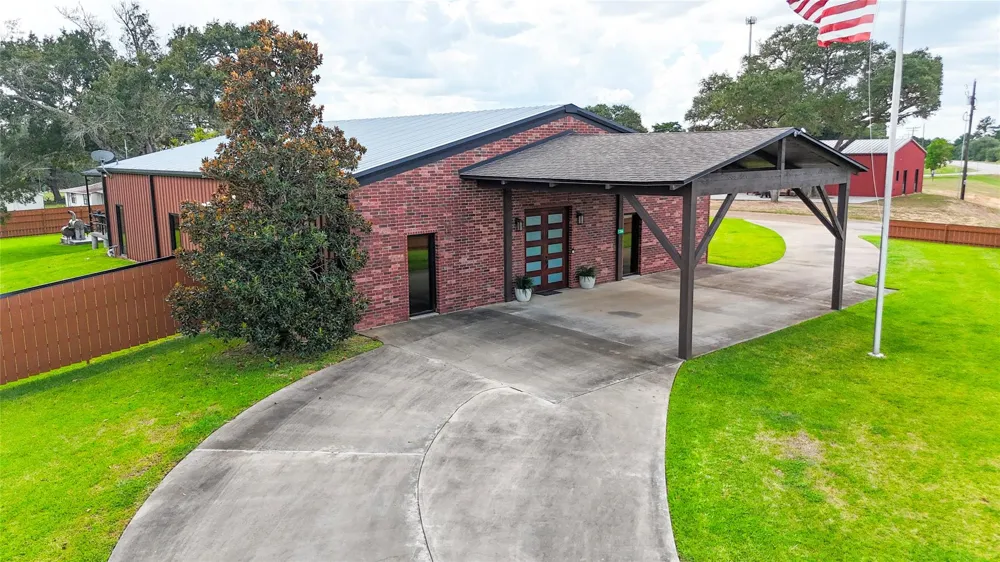 1354 Us Highway 90a Sheridan, TX 77475