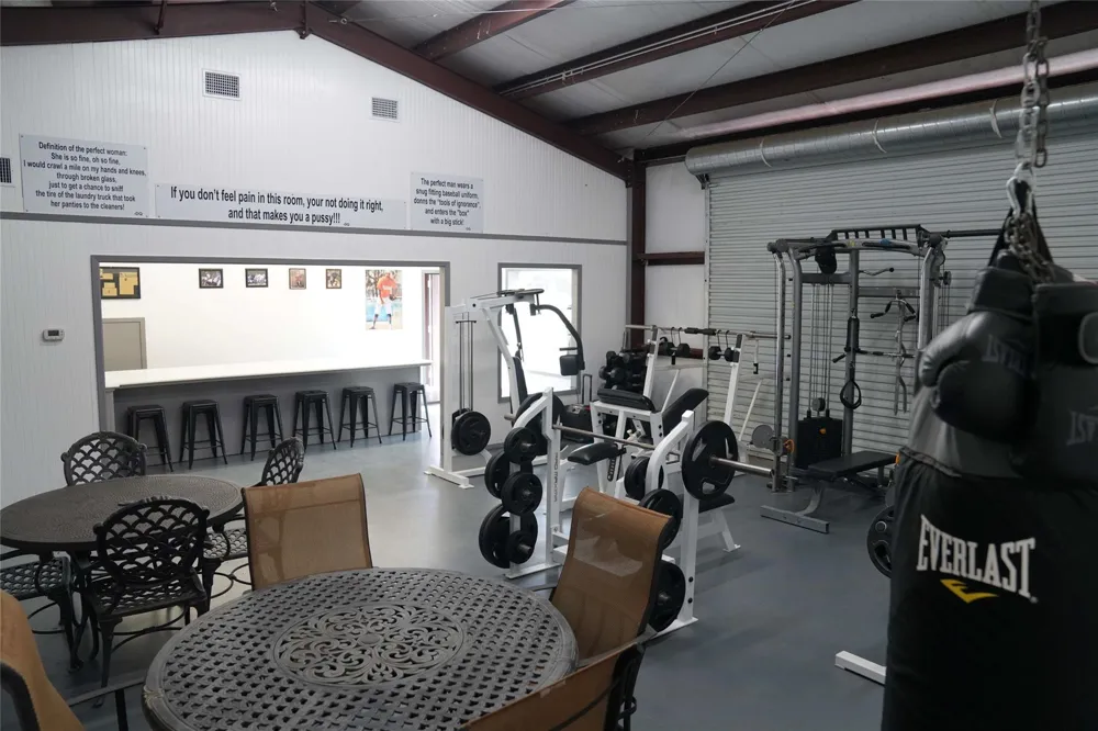 1354 Us Highway 90a Sheridan, TX 77475