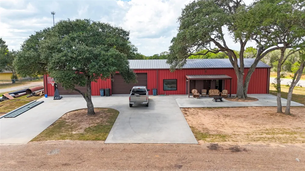 1354 Us Highway 90a Sheridan, TX 77475