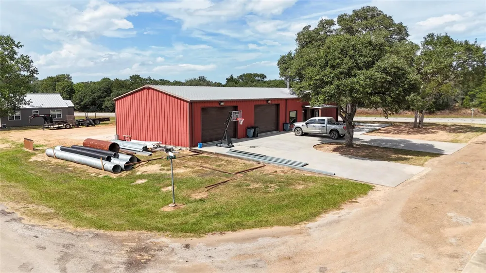 1354 Us Highway 90a Sheridan, TX 77475