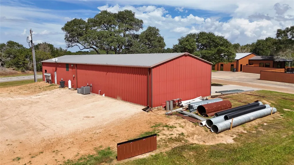 1354 Us Highway 90a Sheridan, TX 77475