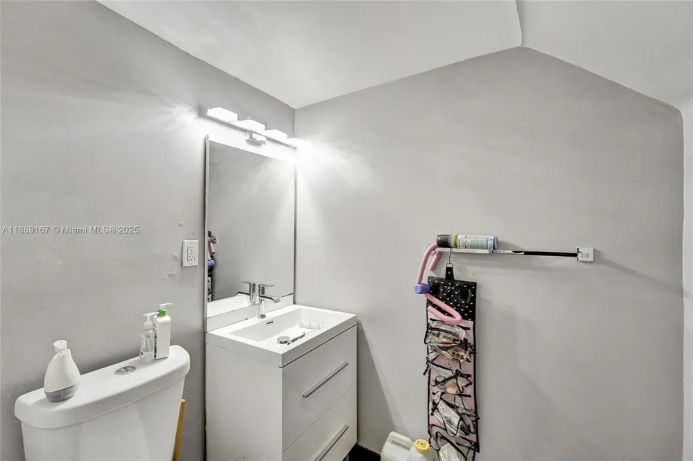 2218 NW 59th Way #63-B Lauderhill, FL 33313