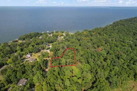 79 Lake Oaks Circle