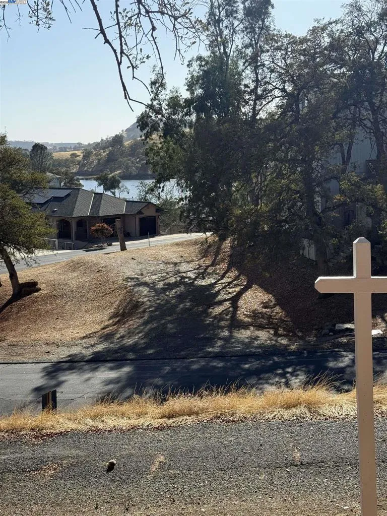 490 Bret Harte Dr Copperopolis, CA 95228