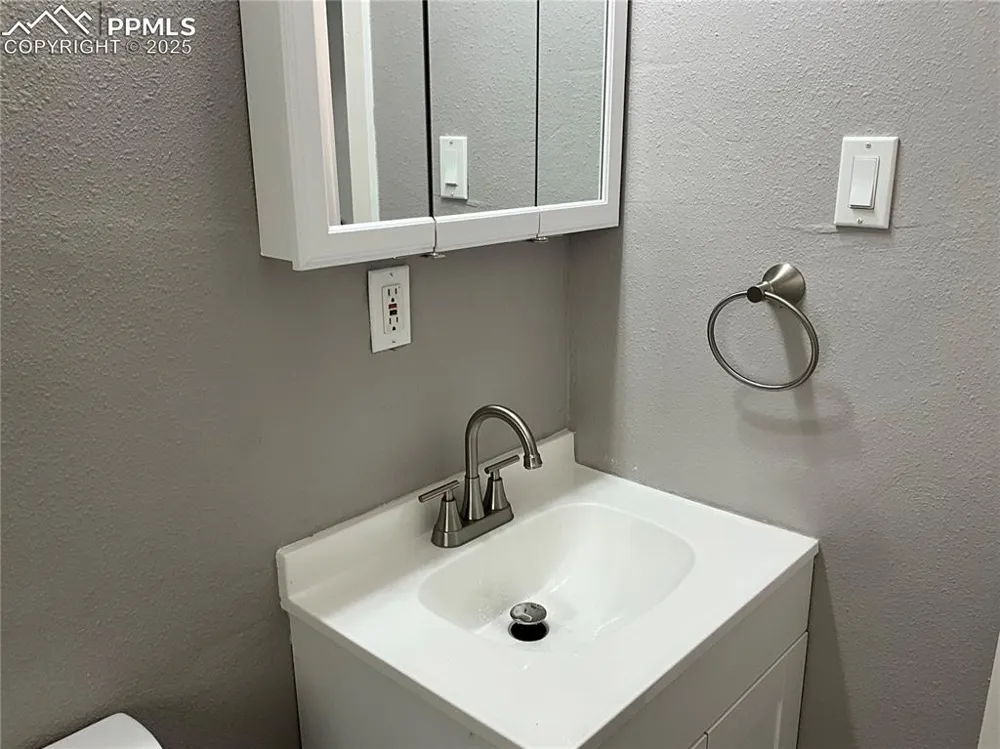 72 Hanson Lane Pueblo, CO 81001