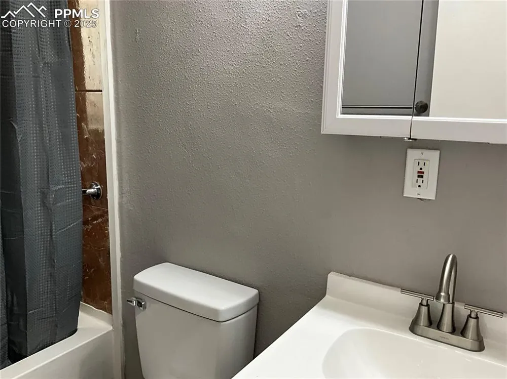 72 Hanson Lane Pueblo, CO 81001