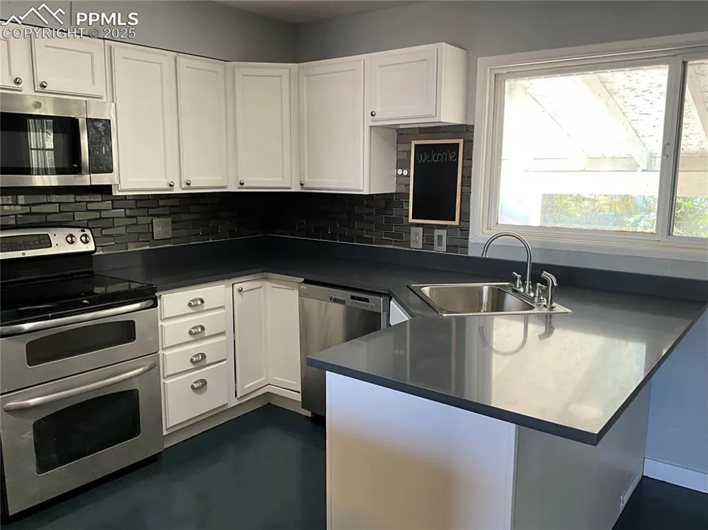 72 Hanson Lane Pueblo, CO 81001