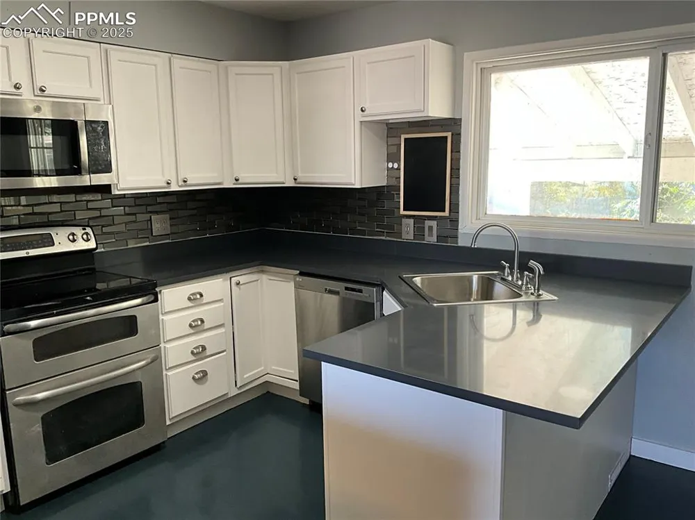 72 Hanson Lane Pueblo, CO 81001