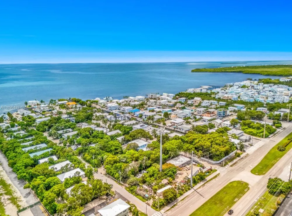 933 Lobster Ln Key Largo, FL 33037