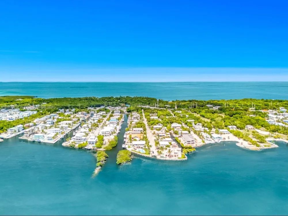 1032 Snapper Ln Key Largo, FL 33037