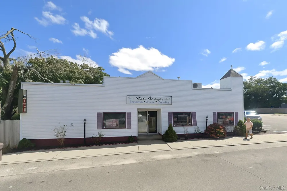 615-623 Montauk Highway East Quogue, NY 11942