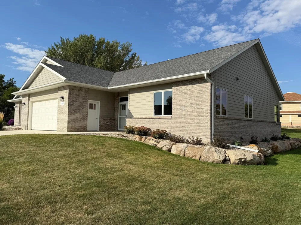 1207 S Shore Drive Worthington, MN 56187
