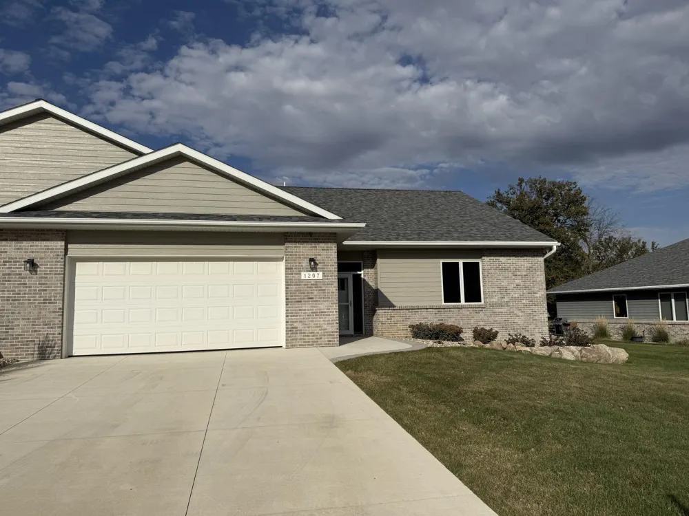 1207 S Shore Drive Worthington, MN 56187