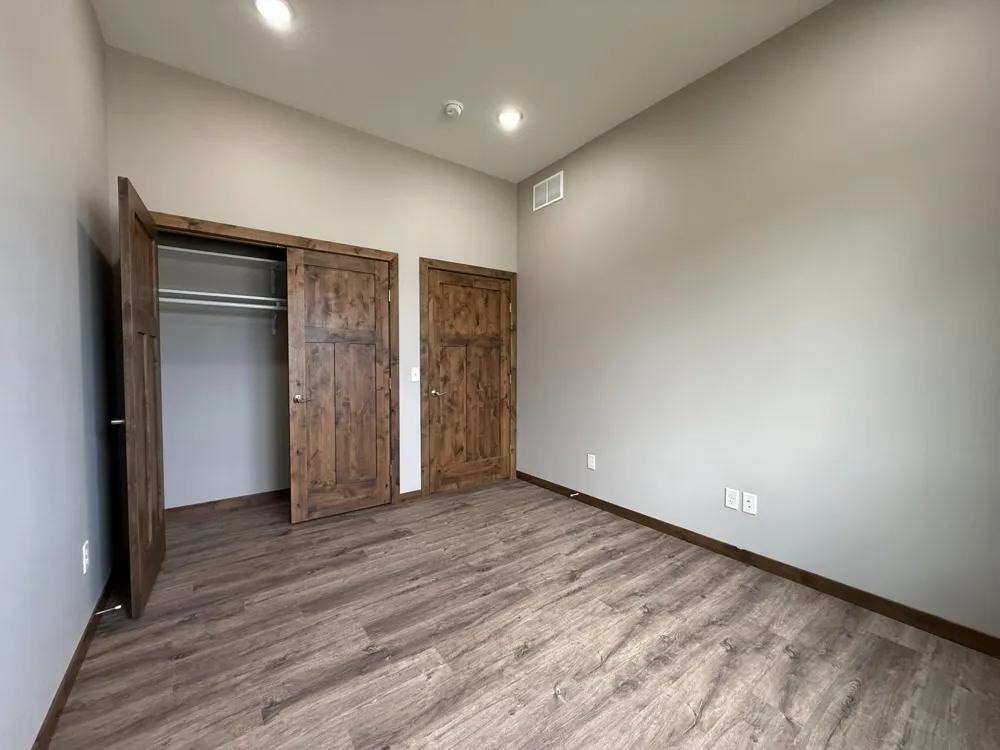 1207 S Shore Drive Worthington, MN 56187