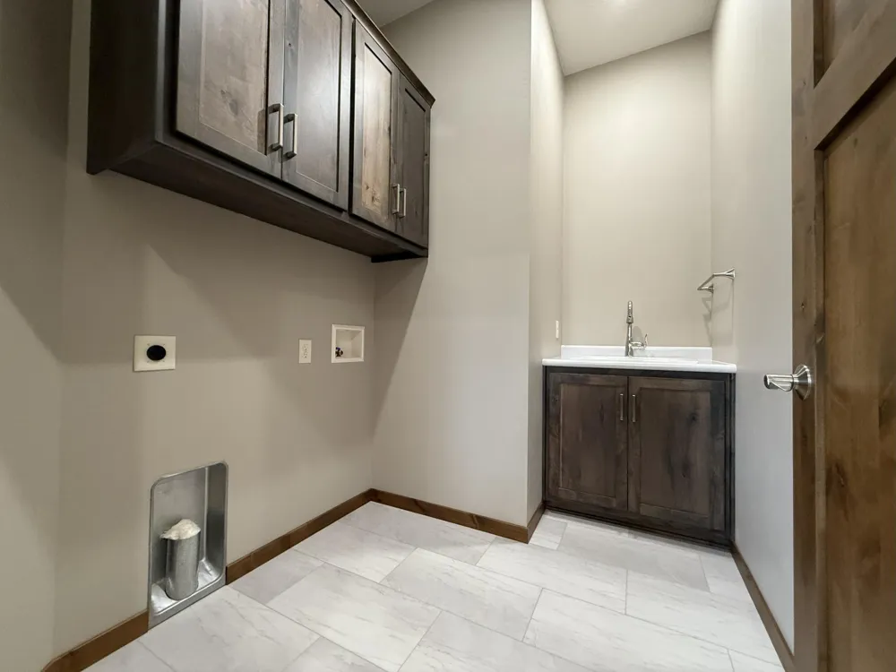1207 S Shore Drive Worthington, MN 56187