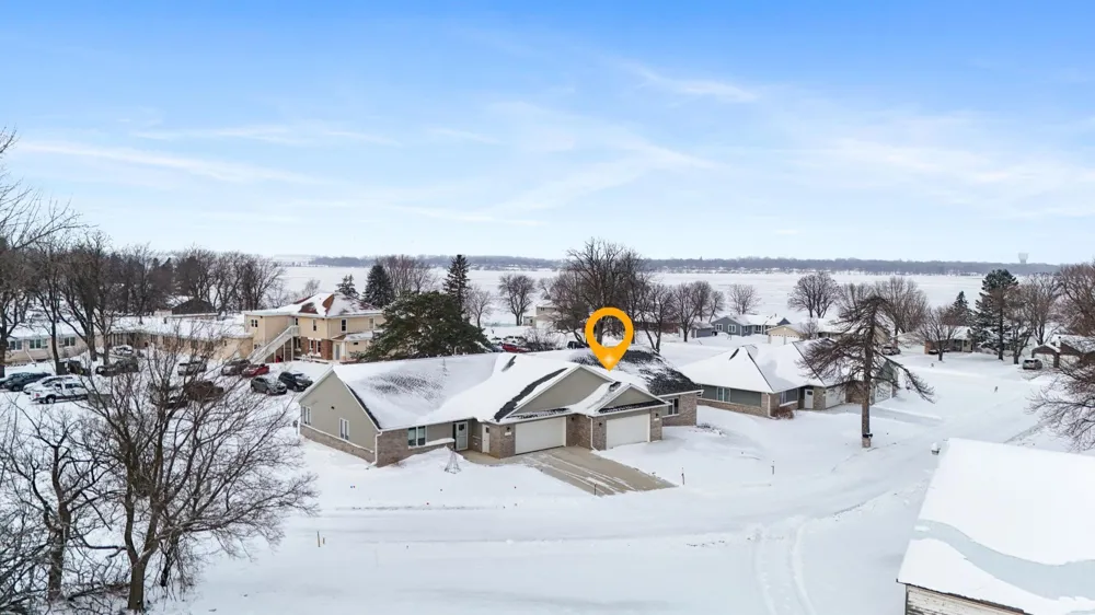 1207 S Shore Drive Worthington, MN 56187