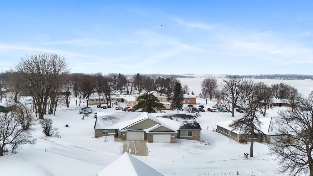 1207 S Shore Drive Worthington, MN 56187