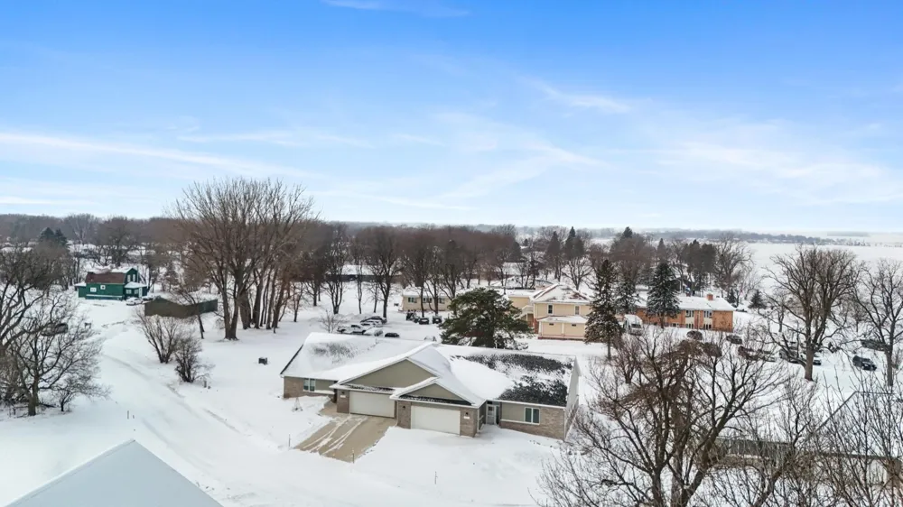 1207 S Shore Drive Worthington, MN 56187