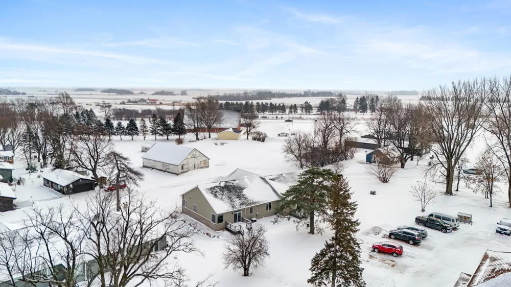 1207 S Shore Drive Worthington, MN 56187