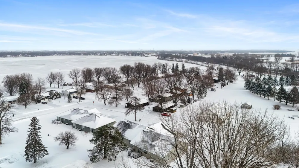 1207 S Shore Drive Worthington, MN 56187