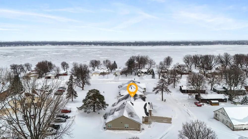 1207 S Shore Drive Worthington, MN 56187