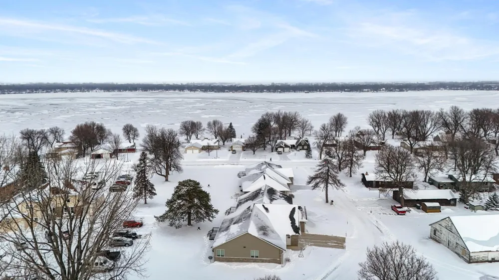 1207 S Shore Drive Worthington, MN 56187
