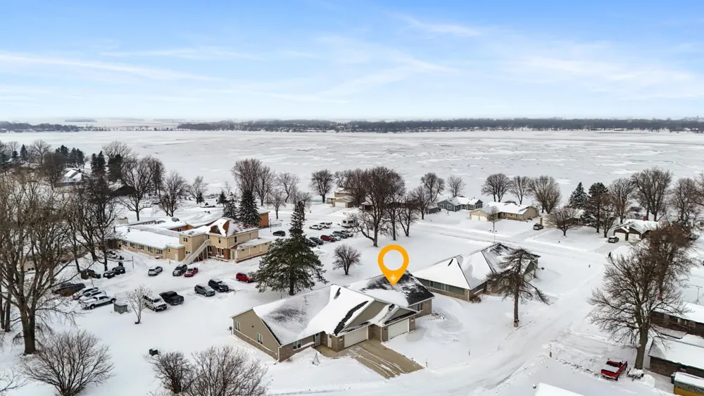 1207 S Shore Drive Worthington, MN 56187