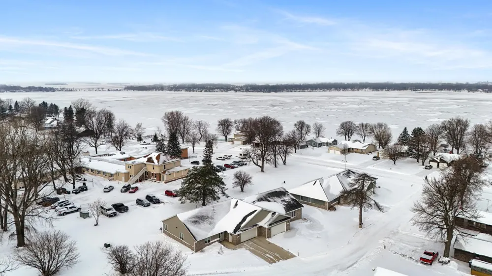 1207 S Shore Drive Worthington, MN 56187