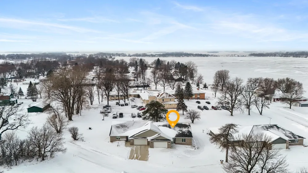1207 S Shore Drive Worthington, MN 56187