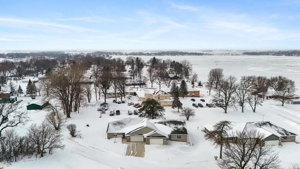 1207 S Shore Drive Worthington, MN 56187