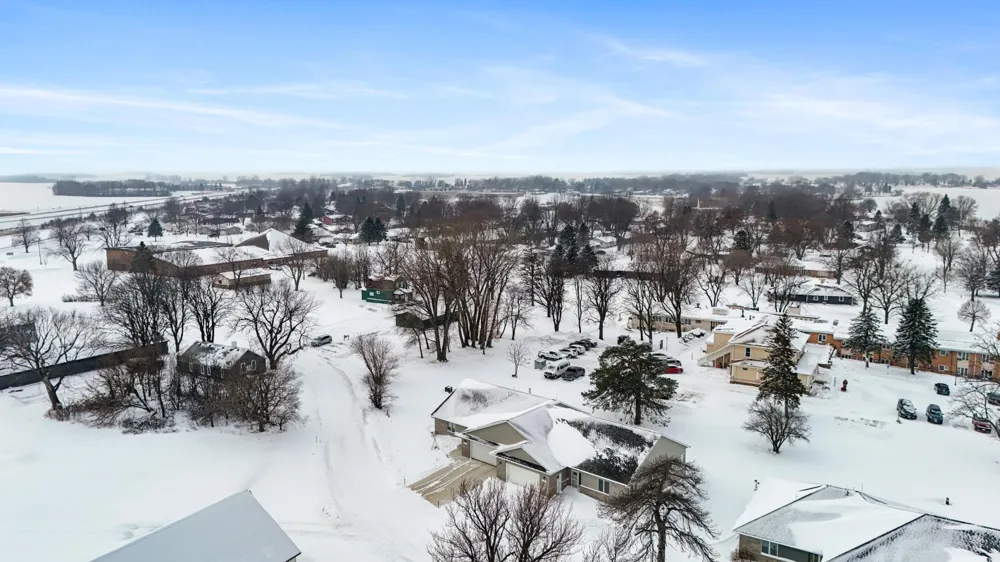 1207 S Shore Drive Worthington, MN 56187